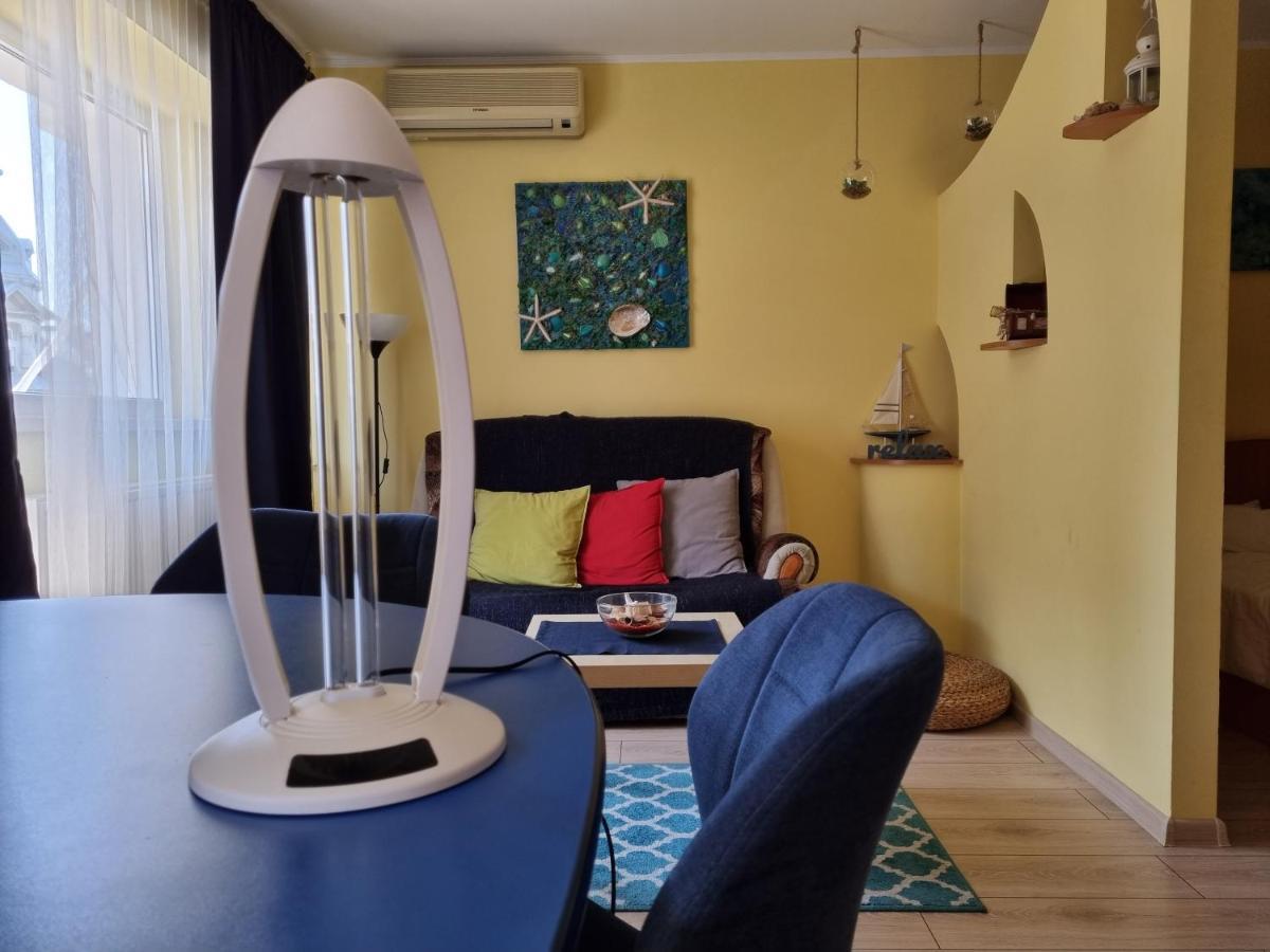 Sunny Old Town Apartment