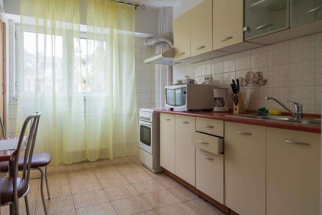Sunny Old Town Apartment