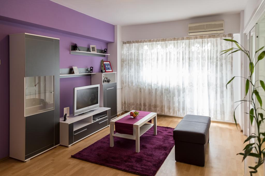 Sunny Old Town Apartment
