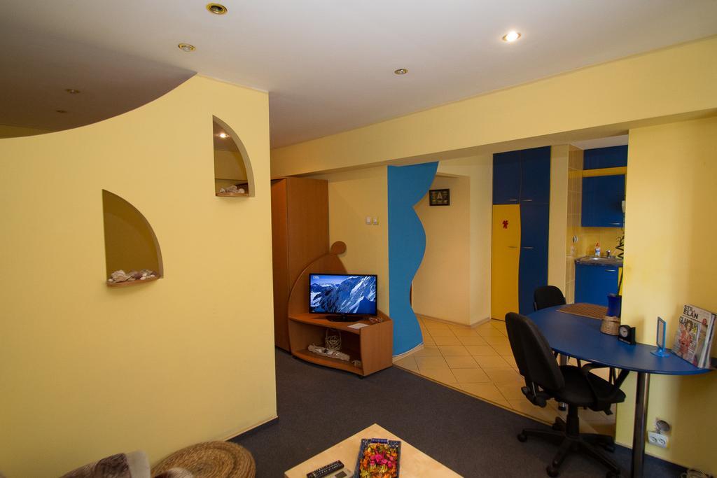 Sunny Old Town Apartment