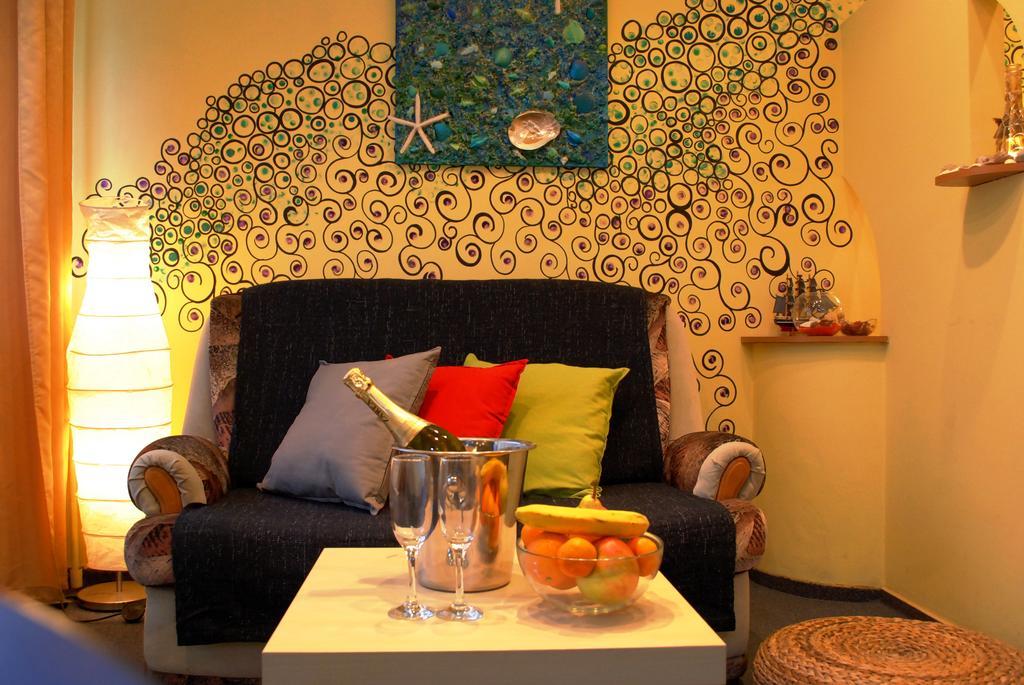 Sunny Old Town Apartment *