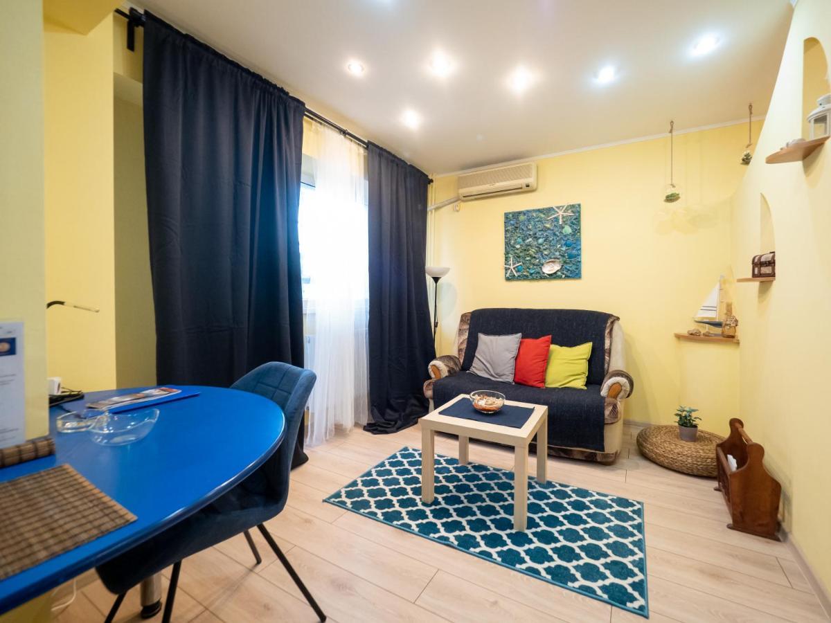 Sunny Old Town Apartment