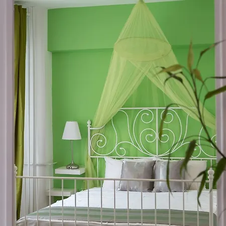 Sunny Old Town Apartments Bucharest Room photo
