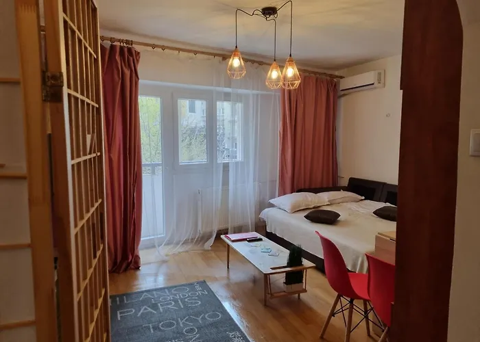 Sunny Old Town Apartments